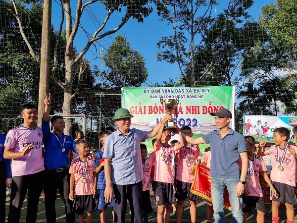 Ban chỉ đạo hoạt động hè đã tổ chức giải bóng đá nhi đồng hè xã Ea Kly  năm 2022